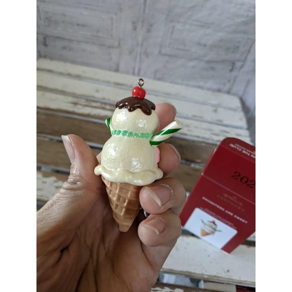 Hallmark daughters are sweet 20/20 ice cream cone - Picture 4 of 7